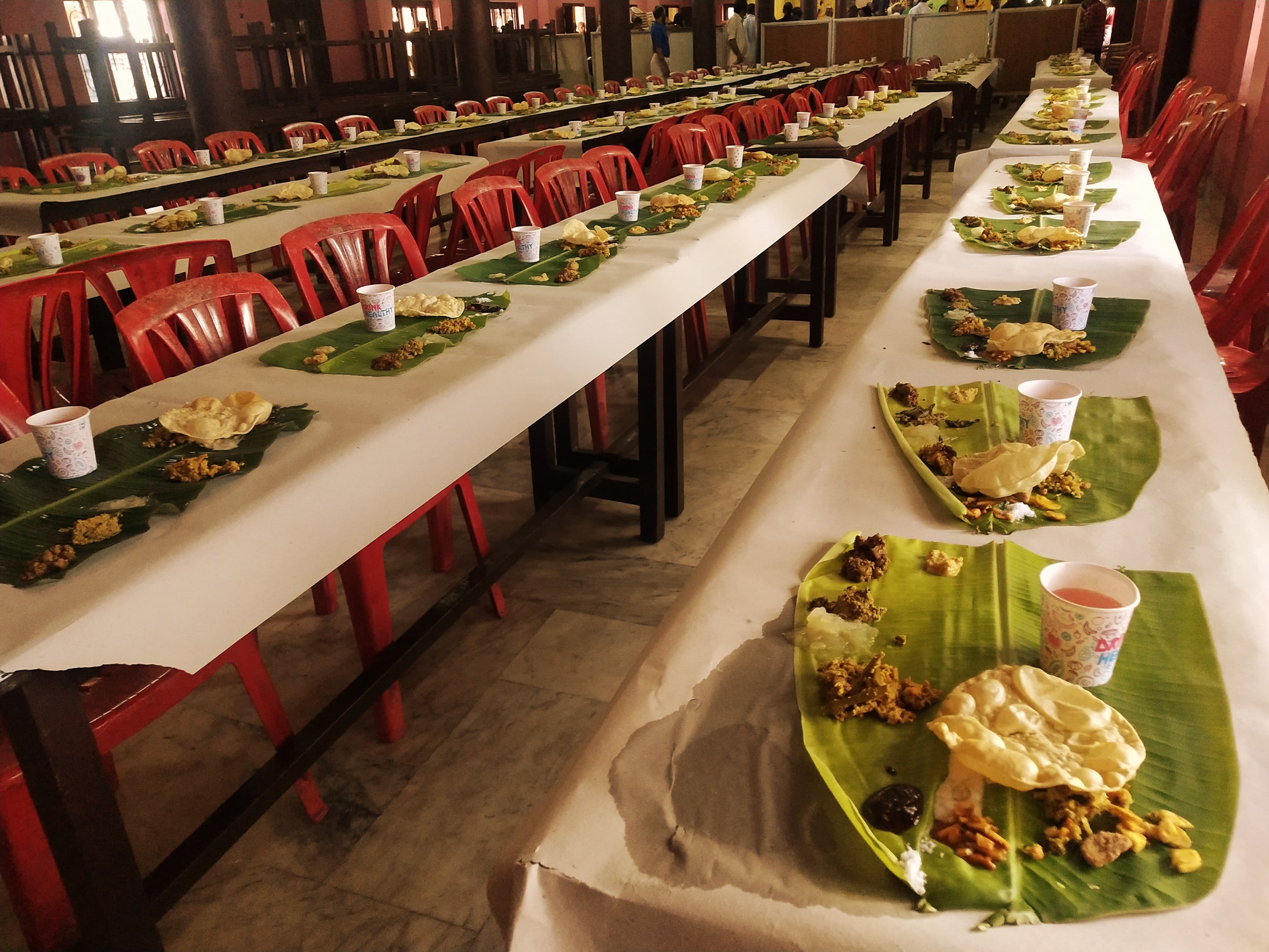 Rows of served banana leaves ready for sadhya guests